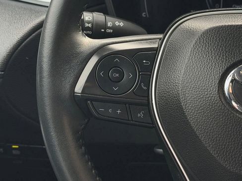 Used 2024 Toyota Corolla Cross XLE w/ Convenience Package image 18