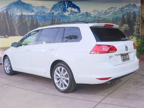 Used 2017 Volkswagen Golf SE image 4