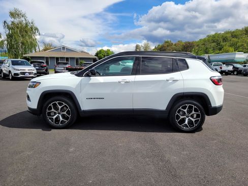 Used 2025 Jeep Compass Limited image 8