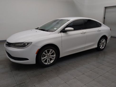 Used 2016 Chrysler 200 Touring image 2
