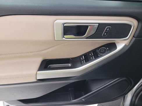 Used 2022 Ford Explorer XLT image 27