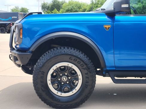 Used 2023 Ford Bronco Badlands w/ Sasquatch Package AWD/4WD image 8