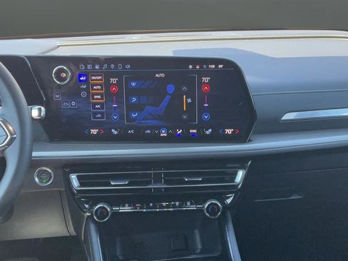 Used 2025 Chevrolet Traverse LT w/ Driver Confidence Package AWD/4WD image 35