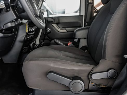 Used 2018 Jeep Wrangler Sport AWD/4WD image 29