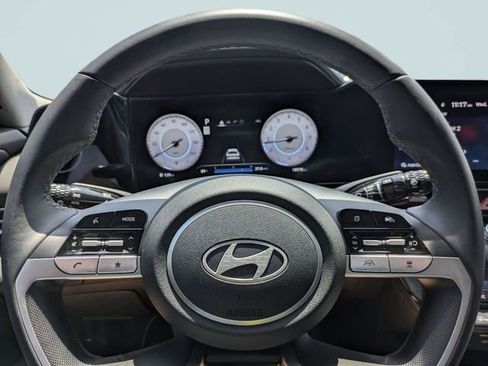 Used 2024 Hyundai Elantra Limited FWD image 28
