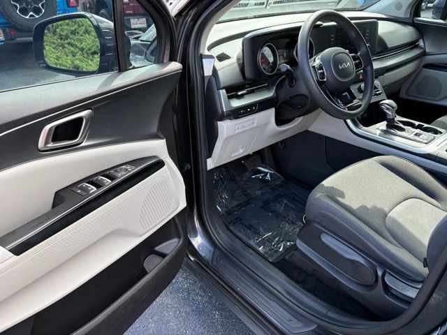 Used 2023 Kia Carnival LX FWD image 22