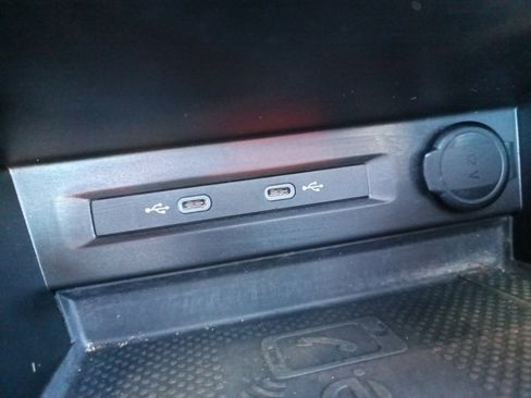 Used 2023 Volkswagen Tiguan SE R-Line image 19