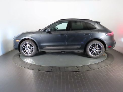 Certified 2025 Porsche Macan AWD/4WD image 2
