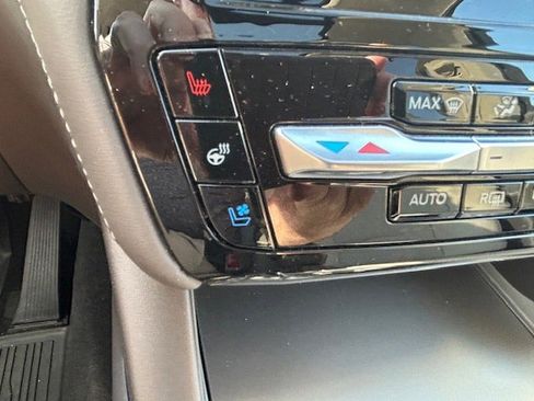 Used 2022 Ford Explorer Platinum w/ Technology Package image 15