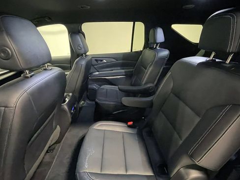 Used 2025 Chevrolet Traverse LT AWD/4WD image 18
