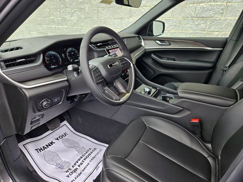 New 2025 Jeep Grand Cherokee Limited w/ Black Appearance Package AWD/4WD image 13