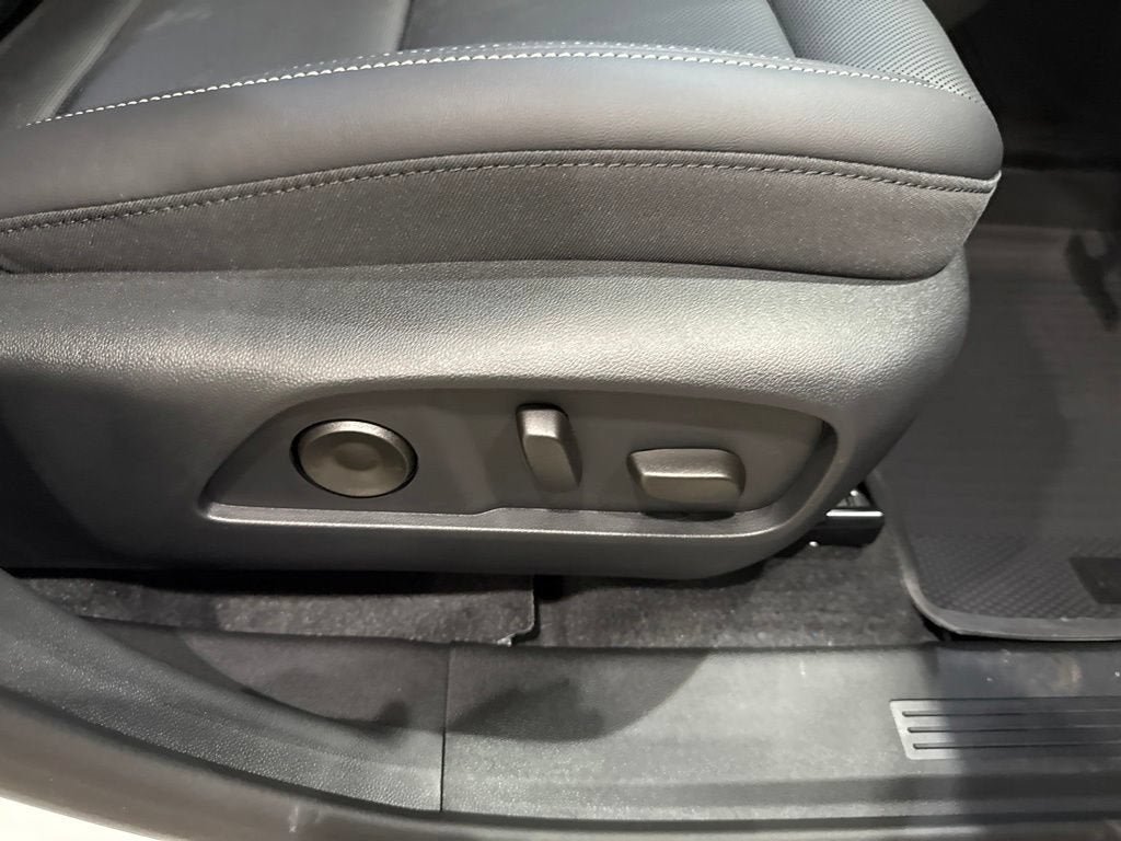 New 2027 GMC Terrain Elevation w/ Elevation Premium Package AWD/4WD image 13