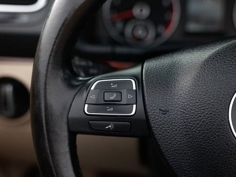 Used 2012 Volkswagen Eos Executive image 27