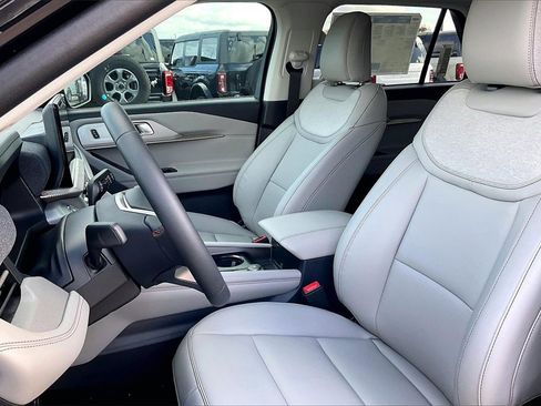 New 2026 Ford Explorer Active w/ Active Comfort Package image 8