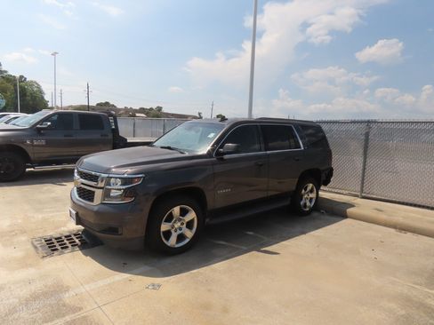 Used 2015 Chevrolet Tahoe LT RWD image 2