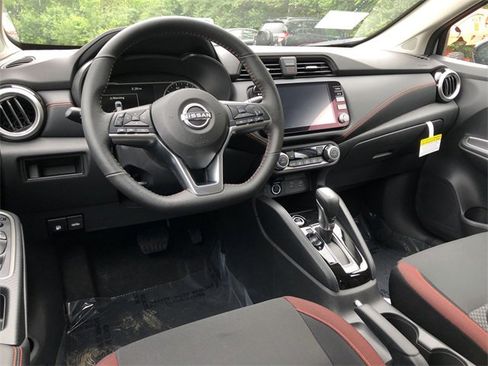 Certified 2025 Nissan Versa SR w/ Trunk Package image 17