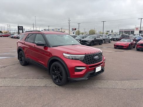 Used 2023 Ford Explorer ST-Line AWD/4WD image 3