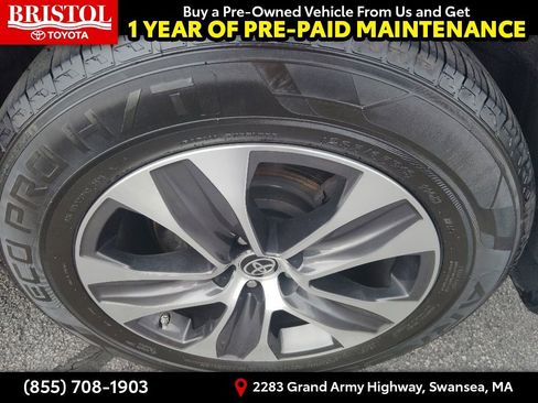 Used 2023 Toyota Highlander XLE AWD/4WD image 12