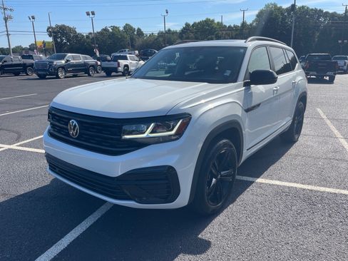 Used 2023 Volkswagen Atlas SEL R-Line AWD/4WD image 3
