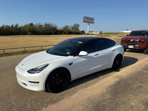 Used 2018 Tesla Model 3 RWD image 1