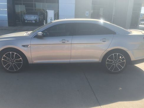 Used 2017 Ford Taurus SEL w/ Equipment Group 201A image 4