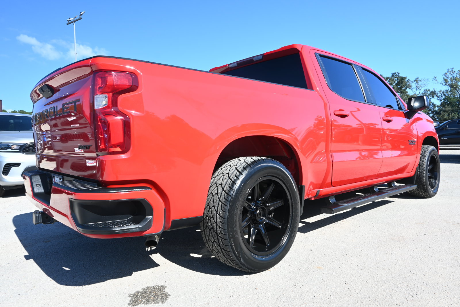 Used 2021 Chevrolet Silverado 1500 RST RWD image 2