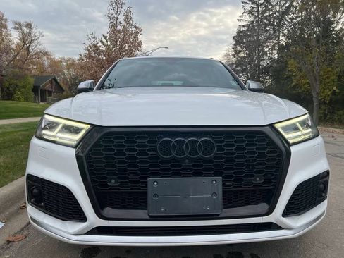Used 2018 Audi SQ5 Prestige w/ Prestige Package image 2