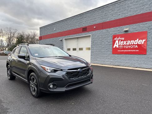 Used 2024 Subaru Crosstrek 2.0i Premium image 1
