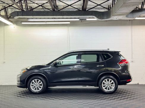 Used 2017 Nissan Rogue SV image 3