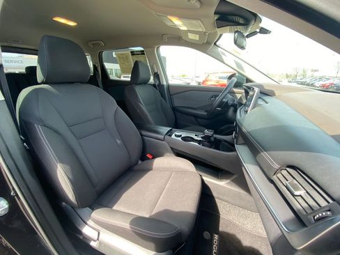 Used 2023 Nissan Rogue S image 27