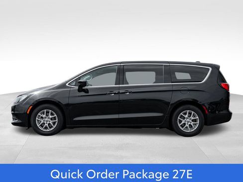 Used 2023 Chrysler Voyager LX FWD image 4
