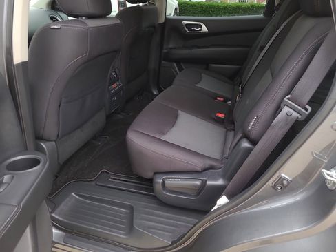 Used 2020 Nissan Pathfinder SV FWD image 9