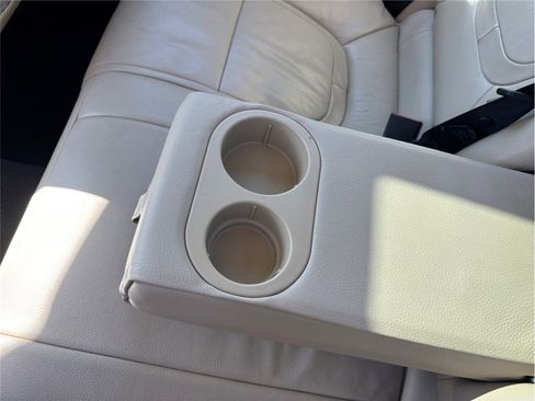Used 2015 Jaguar XF Premium RWD image 42