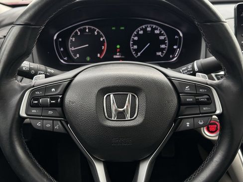 Used 2018 Honda Accord Touring image 30