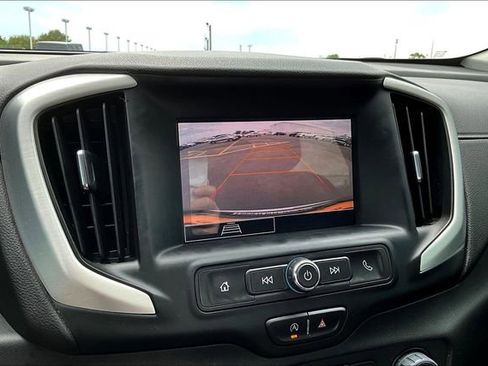 Used 2024 GMC Terrain SLE AWD/4WD image 14