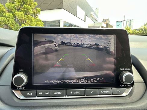Used 2025 Nissan Rogue SV AWD/4WD image 15