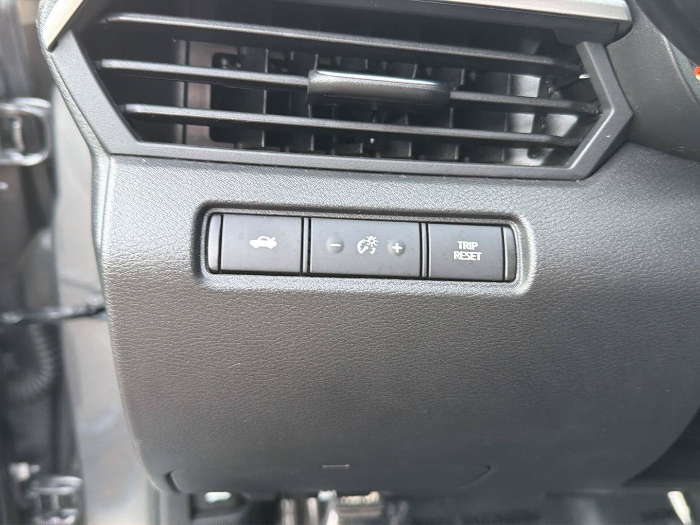 Used 2025 Nissan Altima 2.5 SV FWD image 19