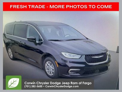 Used 2024 Chrysler Pacifica Touring-L