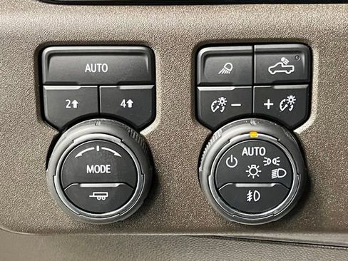 Used 2023 Chevrolet Silverado 1500 LTZ w/ Technology Package AWD/4WD image 32