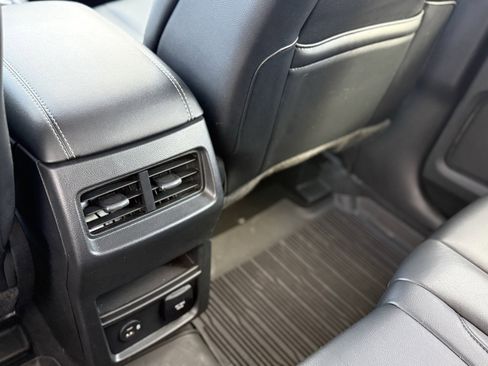 Used 2022 Ford Edge Titanium image 12