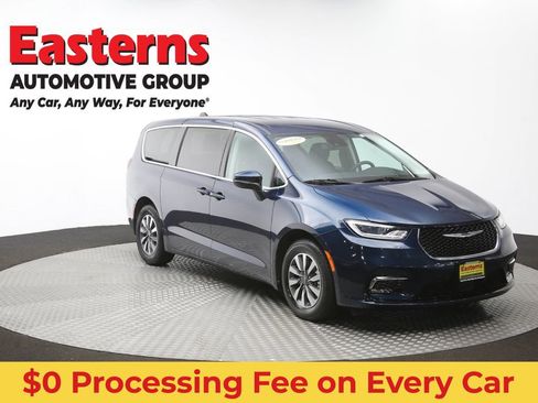 Used 2023 Chrysler Pacifica Touring-L FWD image 52