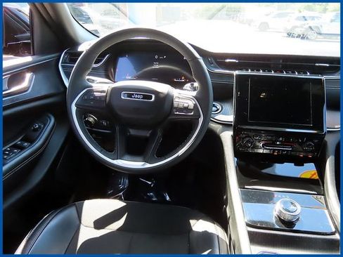 Certified 2024 Jeep Grand Cherokee Altitude AWD/4WD image 11
