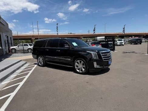 Used 2016 Cadillac Escalade Luxury AWD/4WD image 19