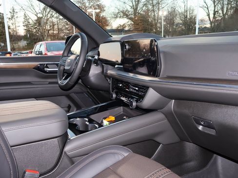 New 2025 Chevrolet Suburban High Country image 46