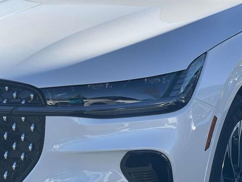 New 2026 Lincoln Nautilus Reserve image 4