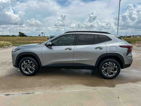 Used 2025 Chevrolet Trax LT w/ Driver Confidence Package FWD image 6