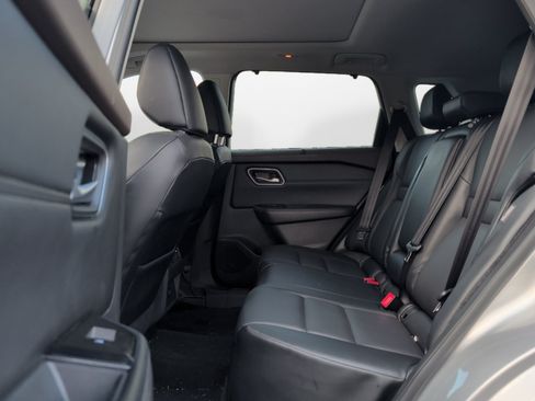 Used 2021 Nissan Rogue SV w/ Premium Package AWD/4WD image 16