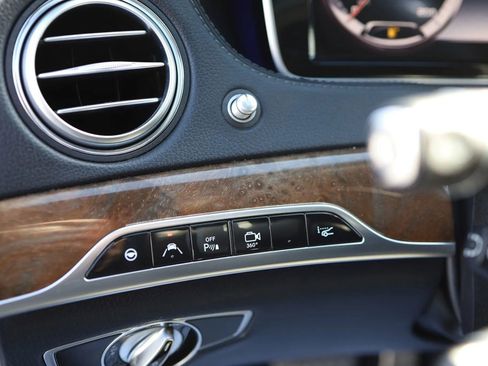 Used 2015 Mercedes-Benz S 63 AMG 4MATIC Sedan w/ Driver Assistance Package image 19