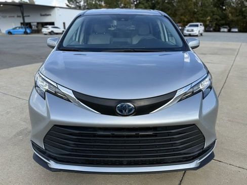Used 2021 Toyota Sienna LE image 8