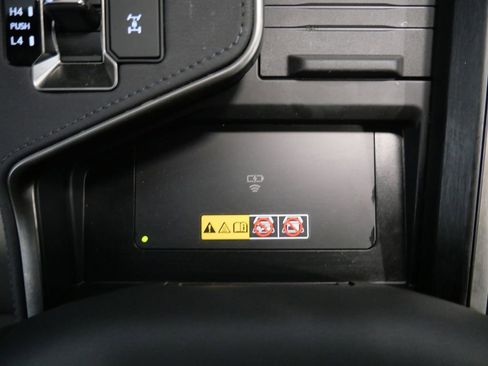 Used 2024 Lexus GX 550 w/ Accessory Package (2T) AWD/4WD image 32